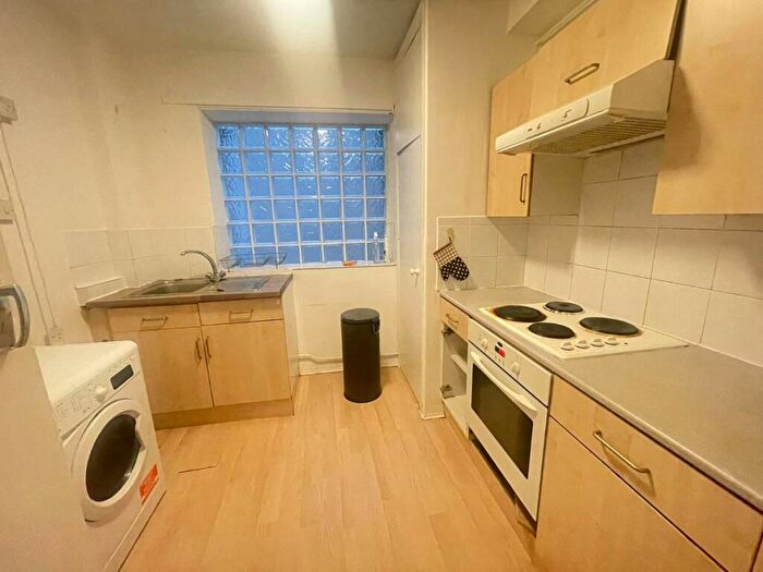 2 Bedroom Apartment To Rent In Drummond Crescent, London, NW1