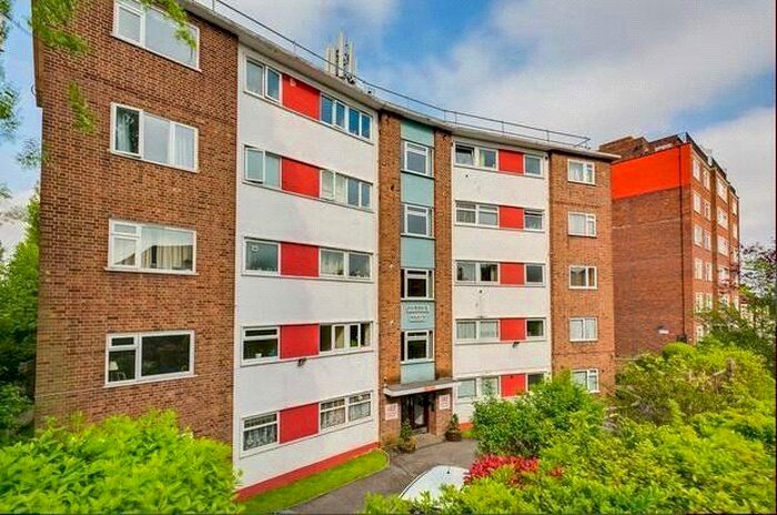 2 Bedroom Flat To Rent In Leigham Court Road, London, SW16