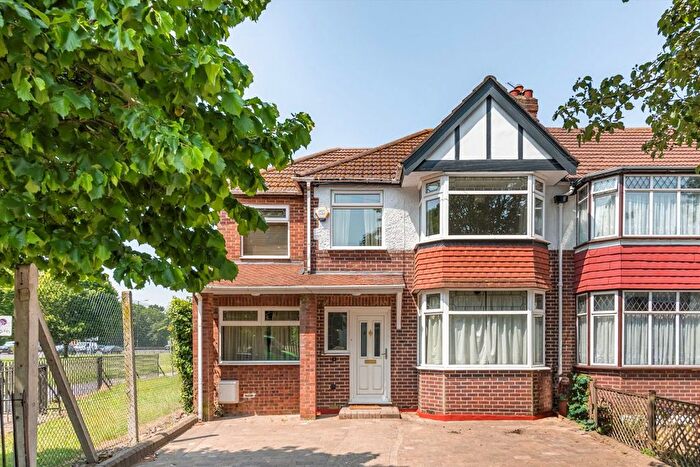 4 Bedroom Property To Rent In Rydal Crescent, Perivale, UB6