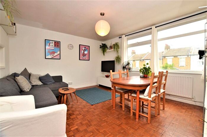 2 Bedroom Apartment For Sale In Fairlawn Park, London, SE26