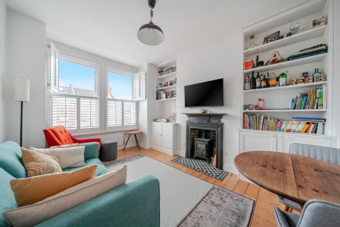 2 Bedroom Maisonette For Sale In Bruce Road, Mitcham, Surrey, CR4