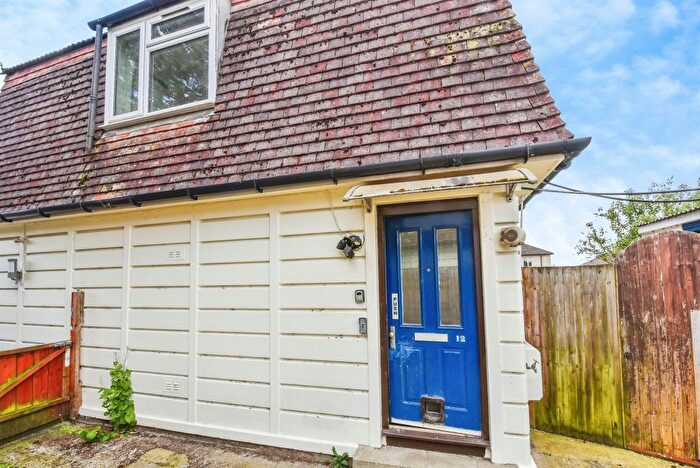 2 Bedroom Flat For Sale In Coronation Road, Frome, BA11