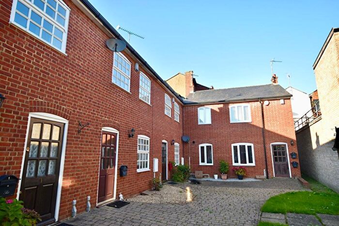 2 Bedroom Maisonette For Sale In Market Square, Leighton Buzzard, LU7