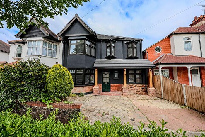 4 Bedroom Semi Detached House For Sale In Elm Grove, Southend-On-Sea, SS1