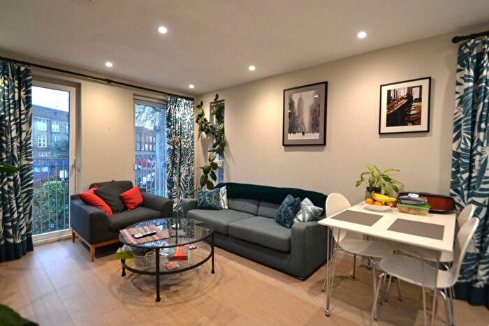 2 Bedroom Flat To Rent In New North Road, London, N1