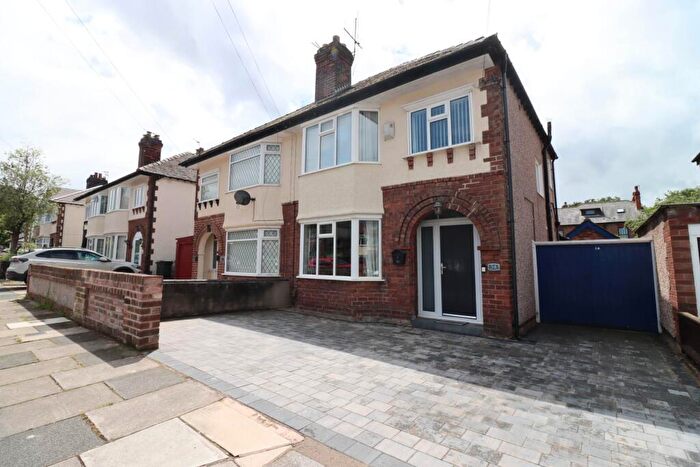 3 Bedroom Semi-Detached House For Sale In Heather Dene, Bromborough, CH62
