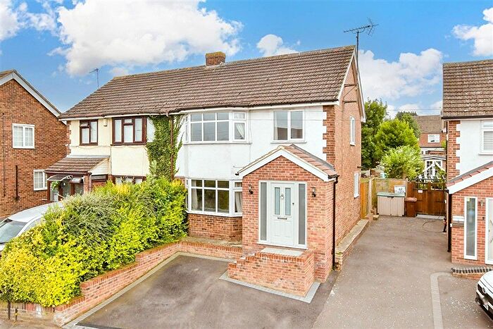 3 Bedroom Semi-Detached House For Sale In Benenden Road, Wainscott, Rochester, Kent, ME2