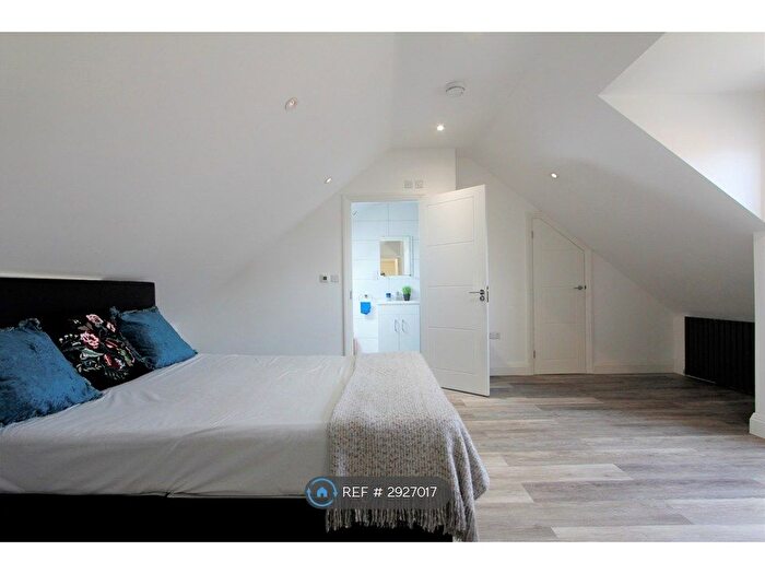 3 Bedroom Flat To Rent In Oxford Road, Reading, RG1