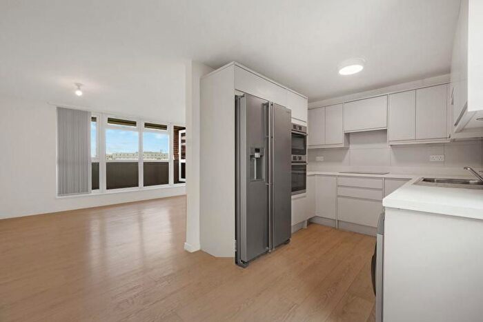2 Bedroom Block Of Flats For Sale In Norman Court, Nether Street, Finchley, N3
