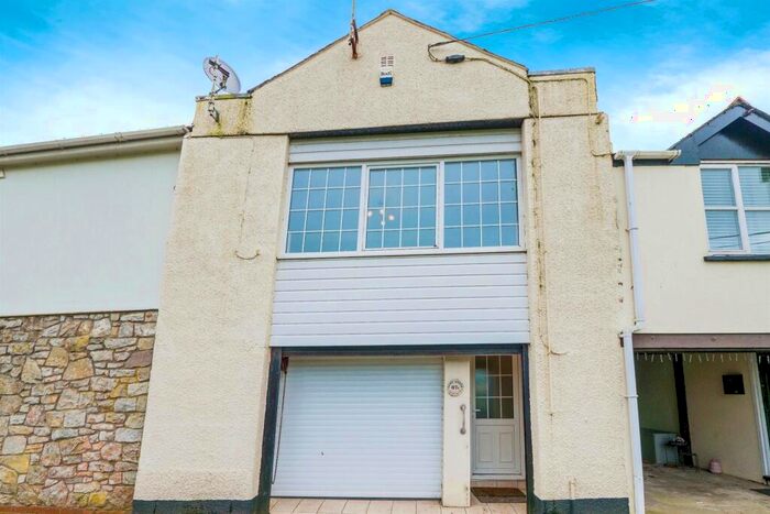 2 Bedroom Character Property For Sale In High Street, Cowbridge, CF71