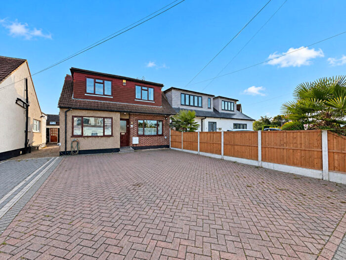 4 Bedroom Semi Detached House For Sale In Harrogate Road, Hockley, SS5