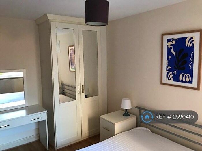 3 Bedroom Flat To Rent In Newport, London, E14