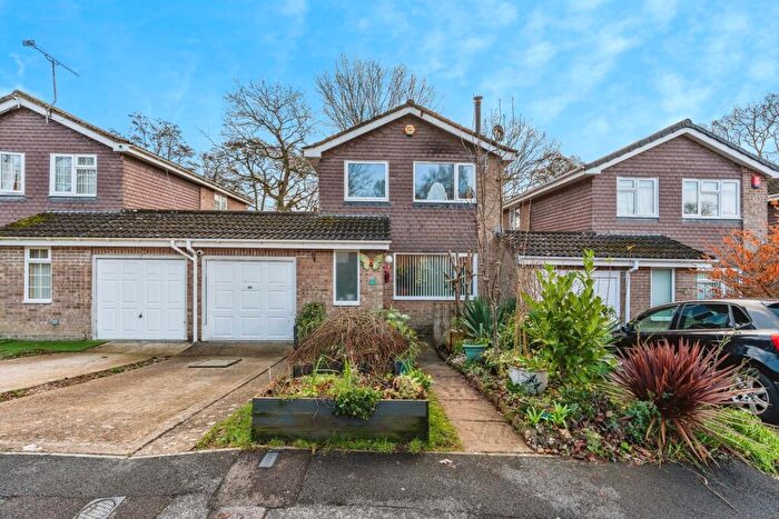 3 Bedroom Link Detached House For Sale In Balmoral Close, Southampton, Hampshire, SO16