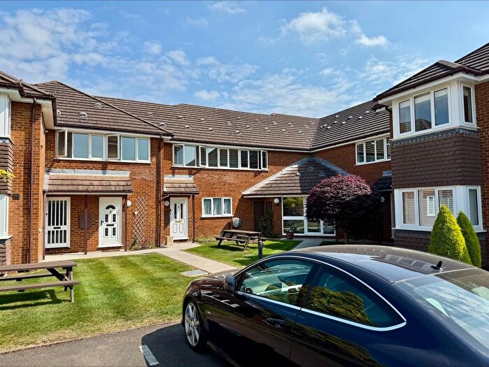 1 Bedroom Flat To Rent In Pinstone Way, Gerrards Cross, SL9