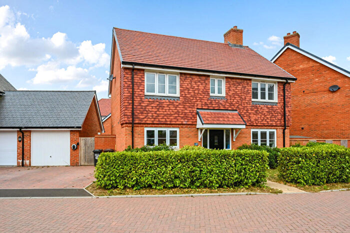 4 Bedroom Detached House For Sale In Honeysuckle Avenue, Hailsham, BN27
