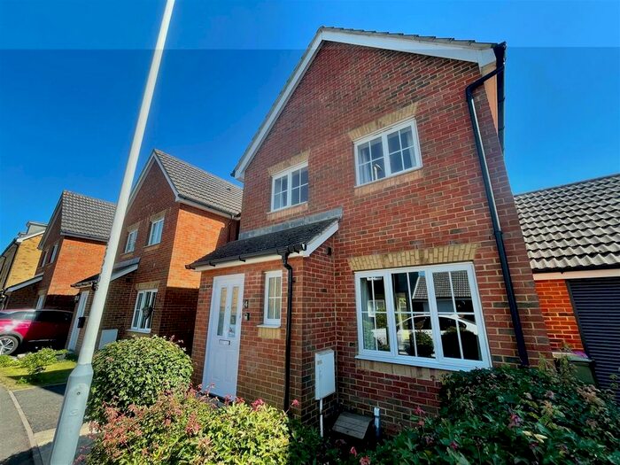 3 Bedroom Property To Rent In Carter Close, Hawkinge, Folkestone, CT18