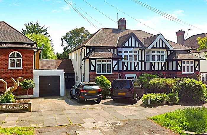 4 Bedroom Semi-Detached House To Rent In Shaftesbury Avenue, Kenton, Harrow, HA3