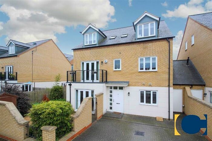 4 Bedroom Town House To Rent In Monellan Grove, Caldecotte, Milton Keynes, Buck, MK7