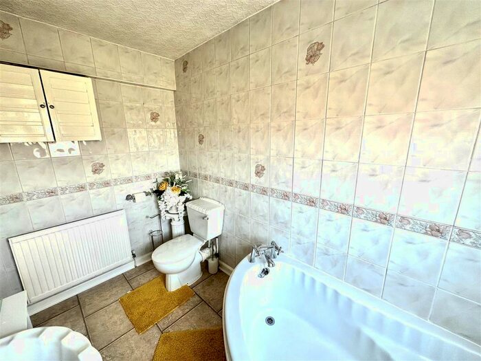 4 Bedroom Semi-Detached Bungalow For Sale In Bettison Avenue, Leigh, WN7