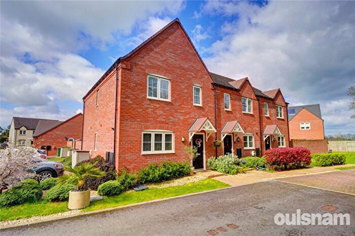 3 Bedroom End Terrace House For Sale In Garnett Drive, Fernhill Heath, Worcester, Worcestershire, WR3