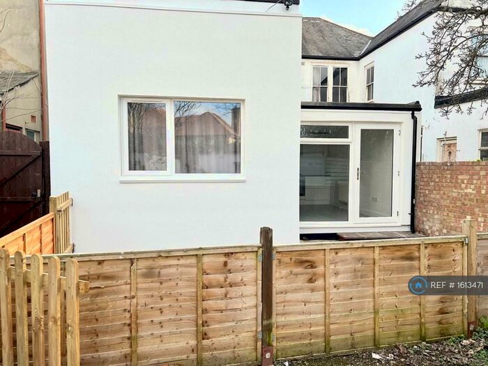 1 Bedroom Flat To Rent In Golders Green, London, NW11