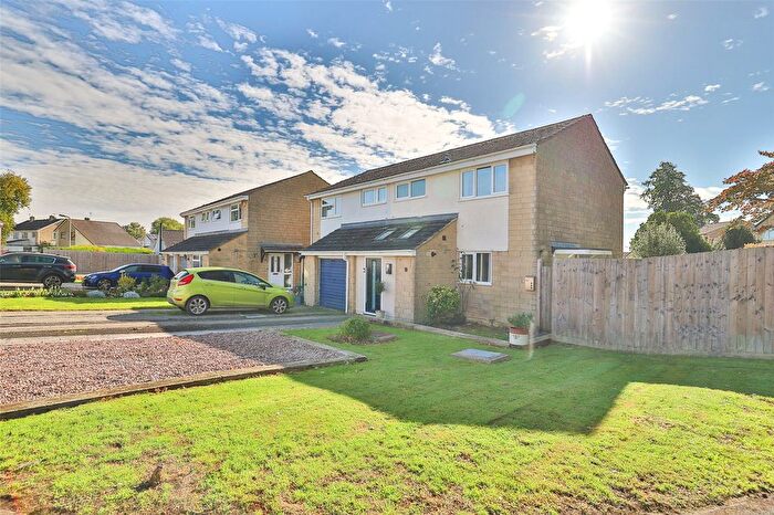3 Bedroom Semi-detached House For Sale In Westwood Drive, Frome, BA11