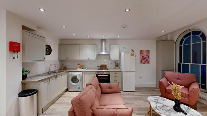 2 Bedroom Flat To Rent In Waverley Centre, - Portland Road, NG7