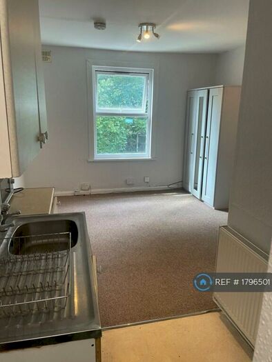 Studio To Rent In Thornhill Road, Croydon, CR0