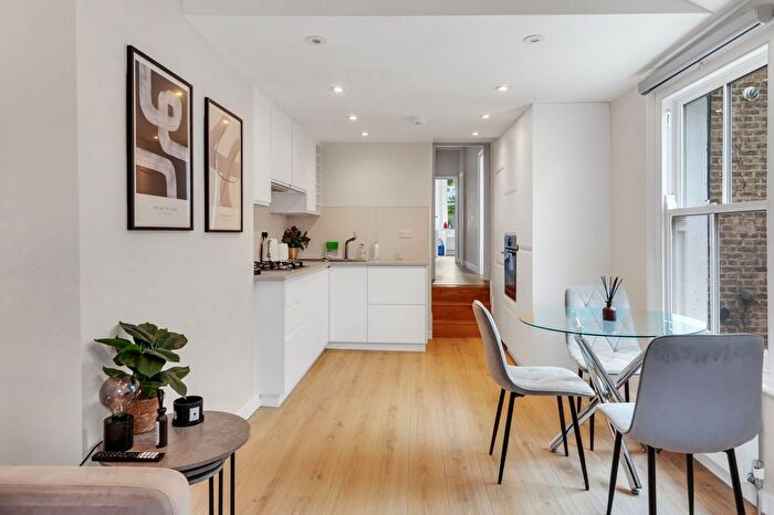 2 Bedroom Flat For Sale In Meadow Road, London, SW8