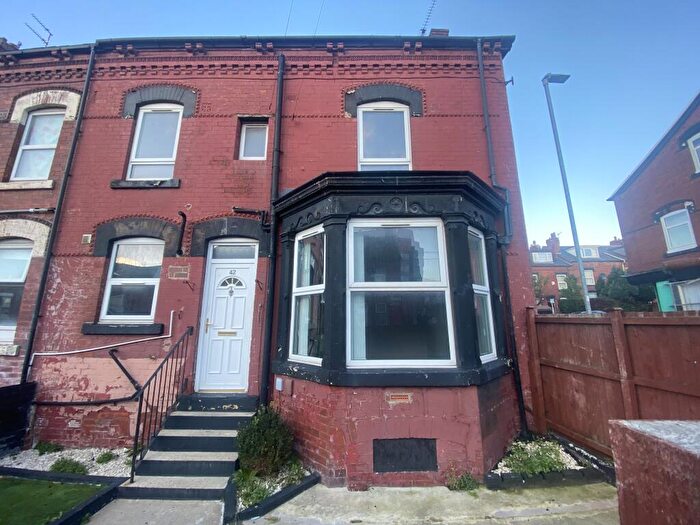 3 Bedroom End Of Terrace House For Sale In Bexley Grove, Leeds, LS8