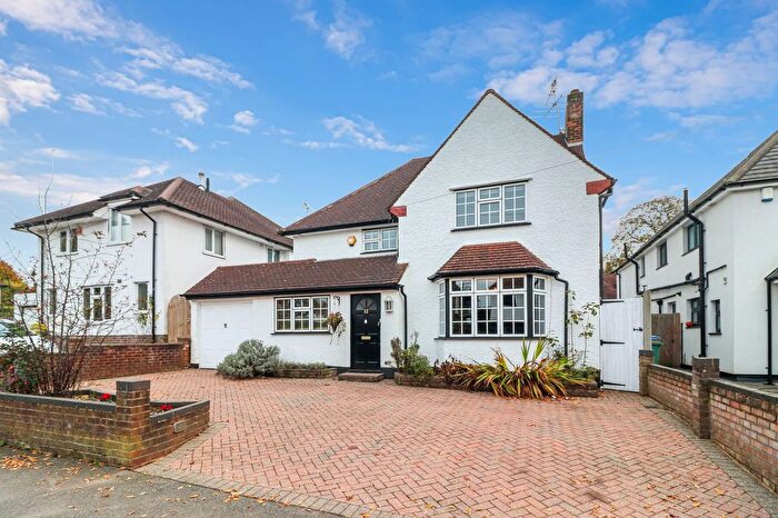4 Bedroom Detached House For Sale In Stratford Way, Watford, WD17