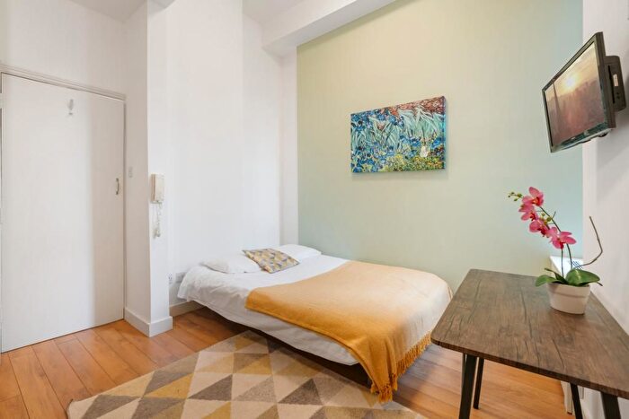 Studio To Rent In West Cromwell Road, Earls Court, London, SW5