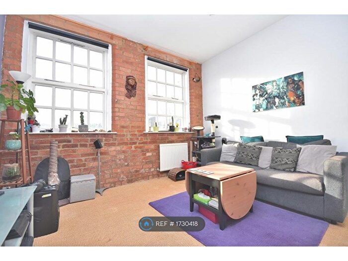 2 Bedroom Flat To Rent In Robert Street, Northampton, NN1