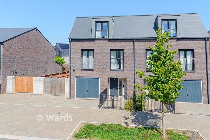 3 Bedroom Semi Detached House For Sale In Glenway Road, Rochester, Kent, ME1