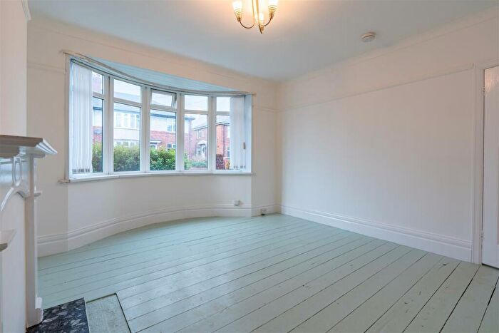 2 Bedroom Flat To Rent In *Available Now* Birchwood Avenue, High Heaton, NE7