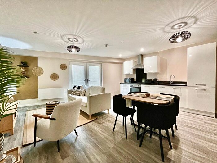 2 Bedroom Flat To Rent In City Road, Manchester, M15