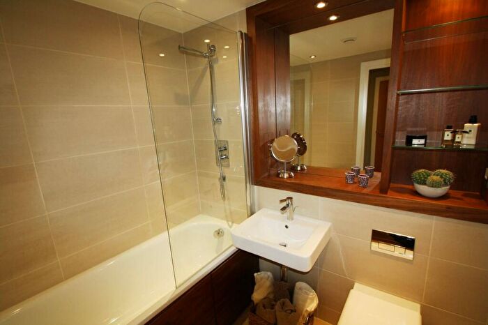 1 Bedroom Flat To Rent In Wharf Approach, Leeds, West Yorkshire, LS1