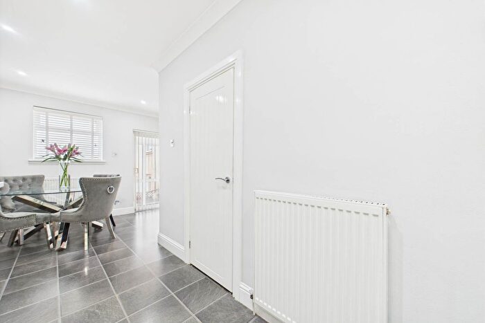3 Bedroom End Of Terrace House For Sale In Yarrow Crescent, Wishaw, ML2