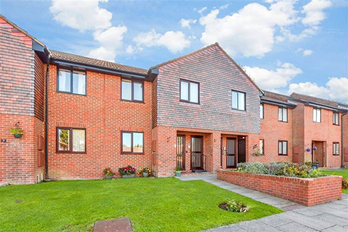 2 Bedroom Flat For Sale In Loudon Way, Godinton Park, Ashford, Kent, TN23