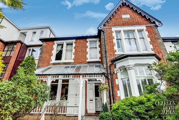 2 Bedroom Flat To Rent In The Ridgeway, London, E4