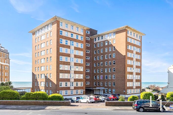 2 Bedroom Flat For Sale In Courtenay Terrace, Hove, BN3