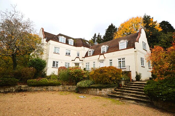 2 Bedroom Flat For Sale In Ivy Drive, Lightwater, GU18