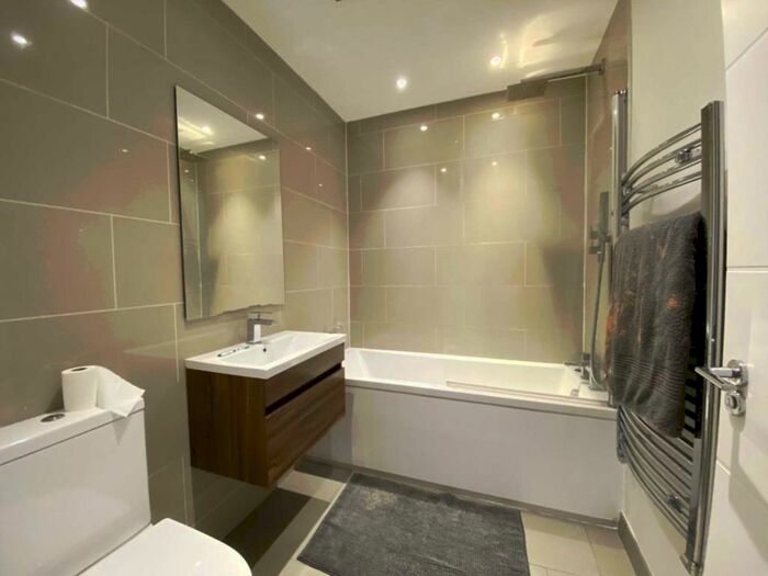 1 Bedroom Flat To Rent In Brunswick Avenue, London, N11