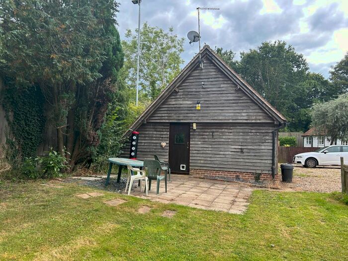 1 Bedroom Barn Conversion To Rent In Reading Road, Wokingham, RG41