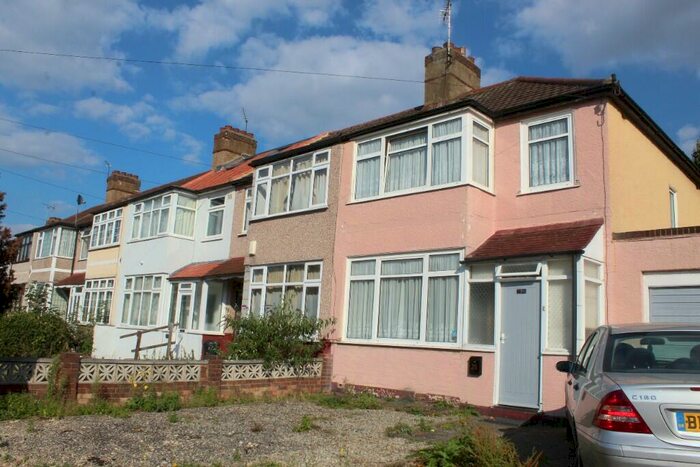 3 Bedroom End Of Terrace House To Rent In Shelley Avenue, Hornchurch, London, RM12