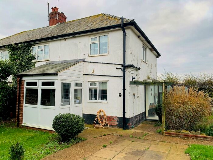 3 Bedroom Semi-Detached House To Rent In Owmby Cliff Cottages, LN8