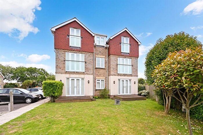 2 Bedroom Apartment To Rent In West View Gardens, Yapton, BN18