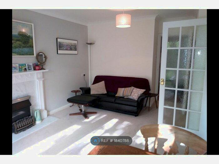 1 Bedroom Flat To Rent In Enfield Close, Uxbridge, UB8