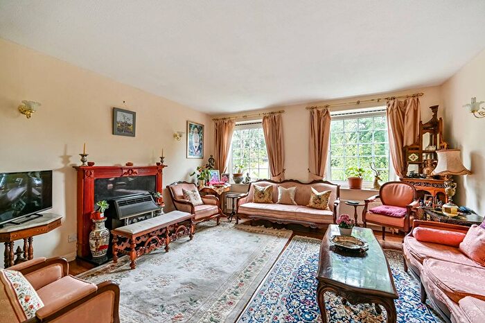 4 Bedroom Property For Sale In Blenheim Gardens, Kingston Hill, Kingston Upon Thames, KT2