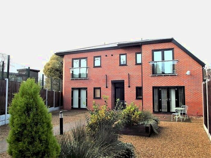 2 Bedroom Flat To Rent In Gordon Road, Stratford, E15